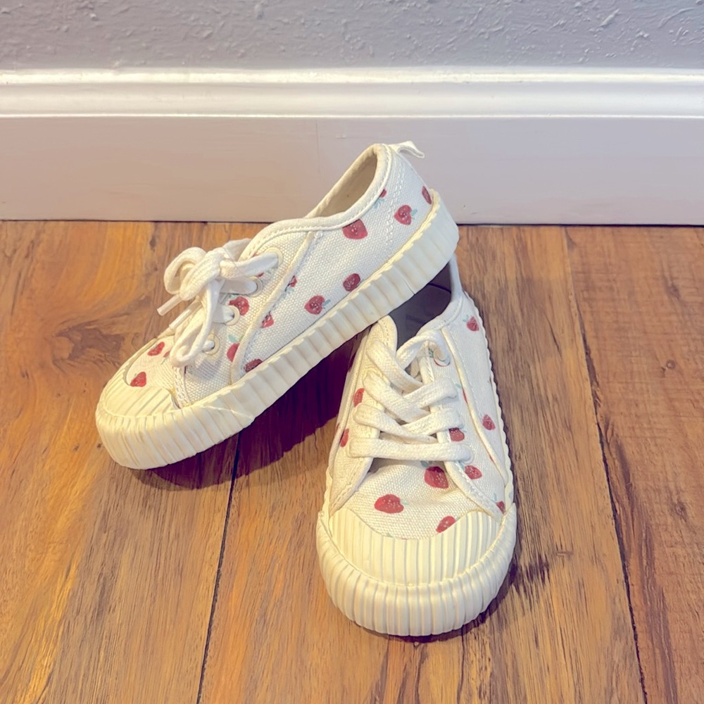 Zara Toddler Strawberry Print White Sneakers US 9 toddler